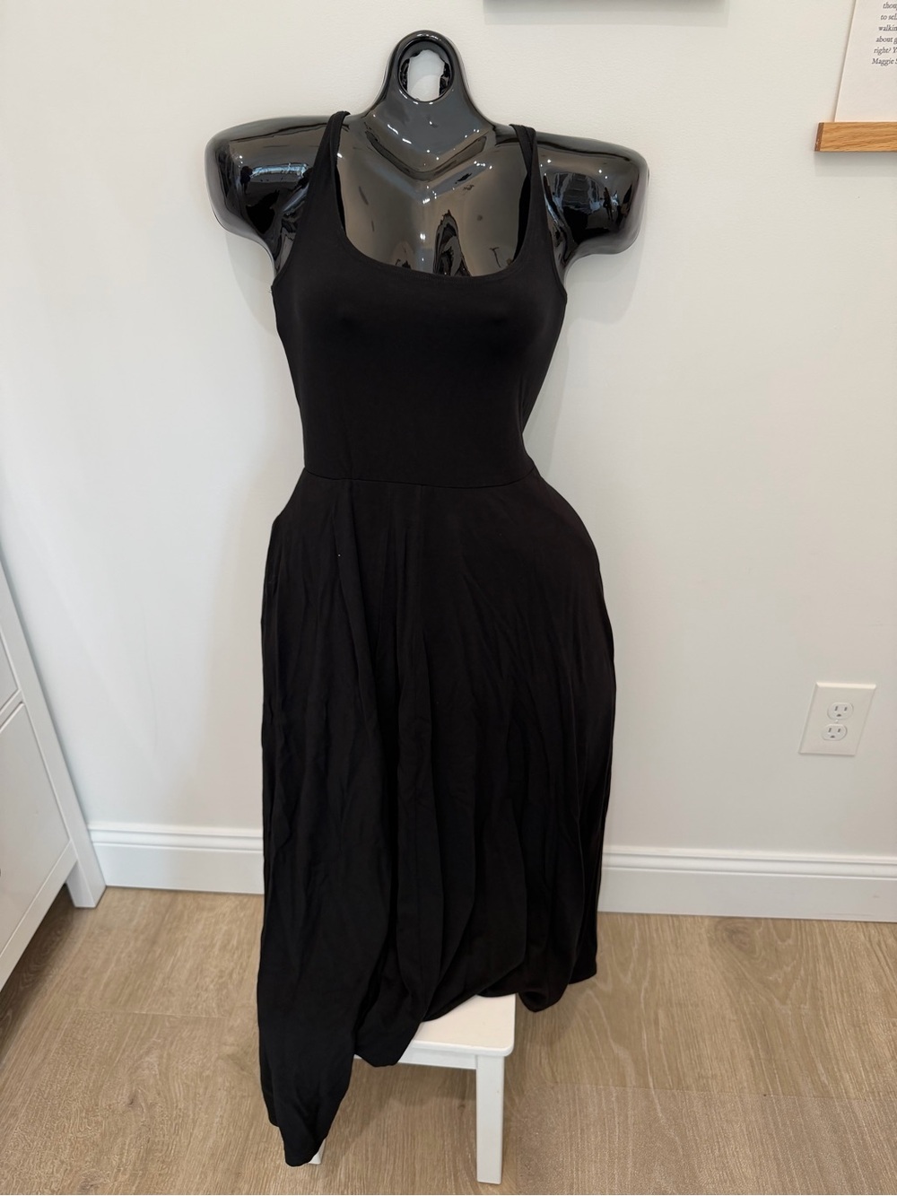 Quince Black scoop neck Maxi Dress